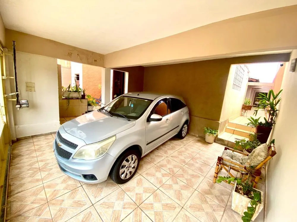 Casa, 4 quartos, 240 m² - Foto 1