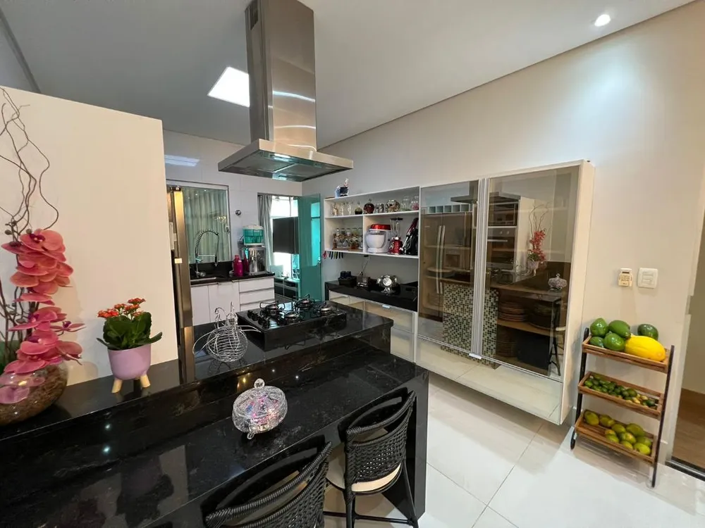 Chácara, 3 quartos, 2737 m² - Foto 2