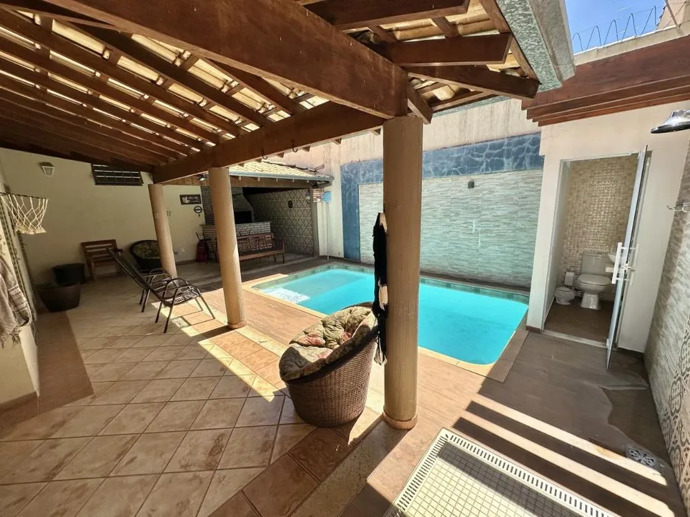 Casa, 3 quartos, 249 m² - Foto 1