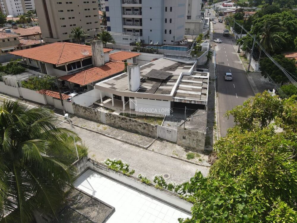 Casa à venda com 6 quartos, 310m² - Foto 4