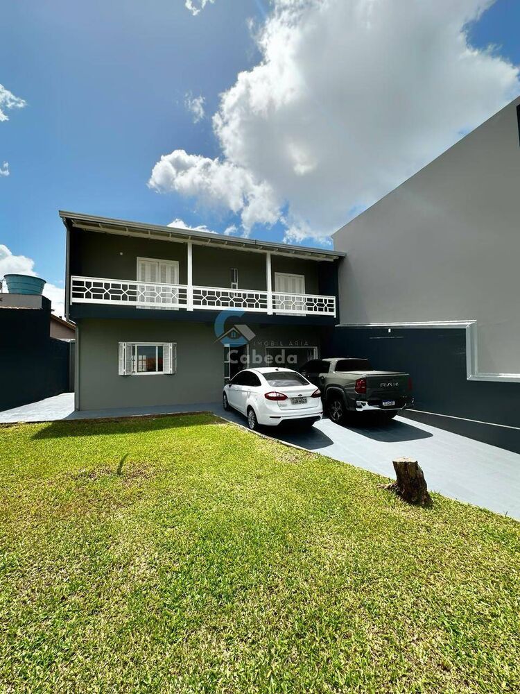 Casa à venda com 3 quartos, 212m² - Foto 1