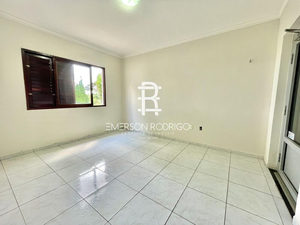 Casa de Condomínio à venda com 4 quartos, 335m² - Foto 2