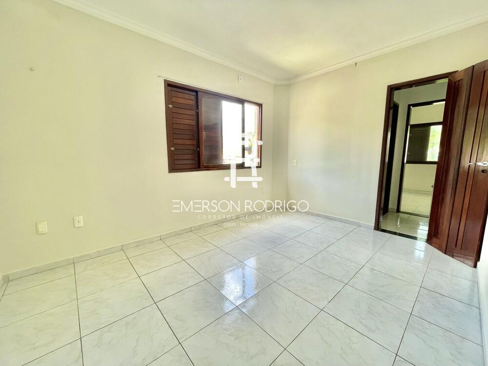 Casa de Condomínio à venda com 4 quartos, 335m² - Foto 1