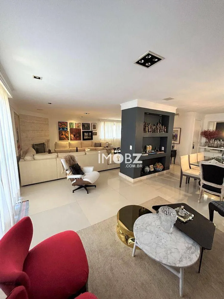 Apartamento, 3 quartos, 270 m² - Foto 1