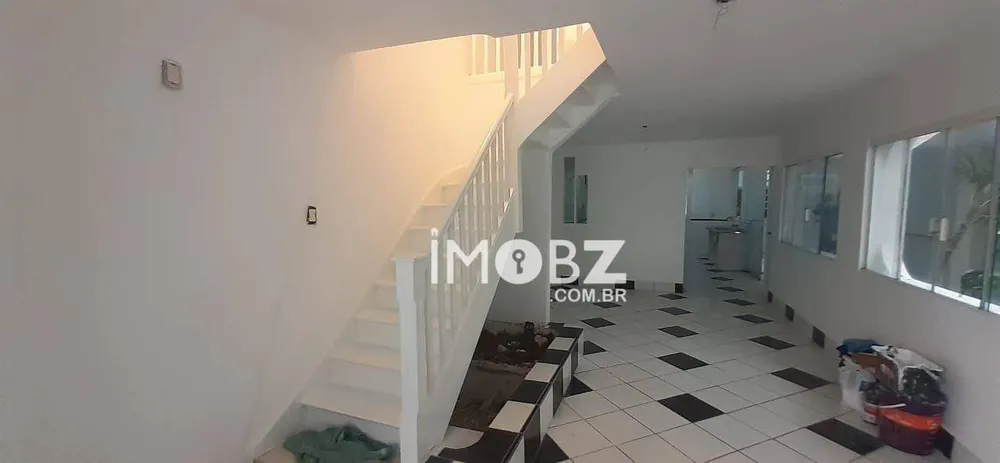 Casa, 4 quartos, 255 m² - Foto 1