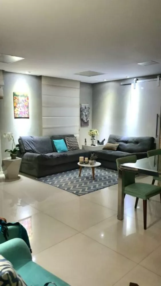 Apartamento à venda com 3 quartos, 200m² - Foto 1