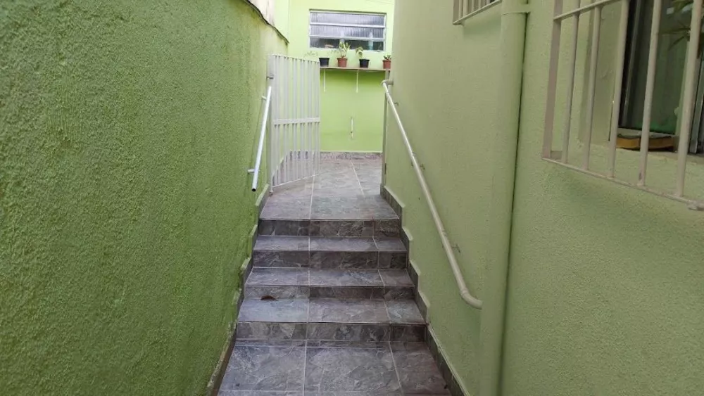 Casa à venda com 2 quartos, 60m² - Foto 2