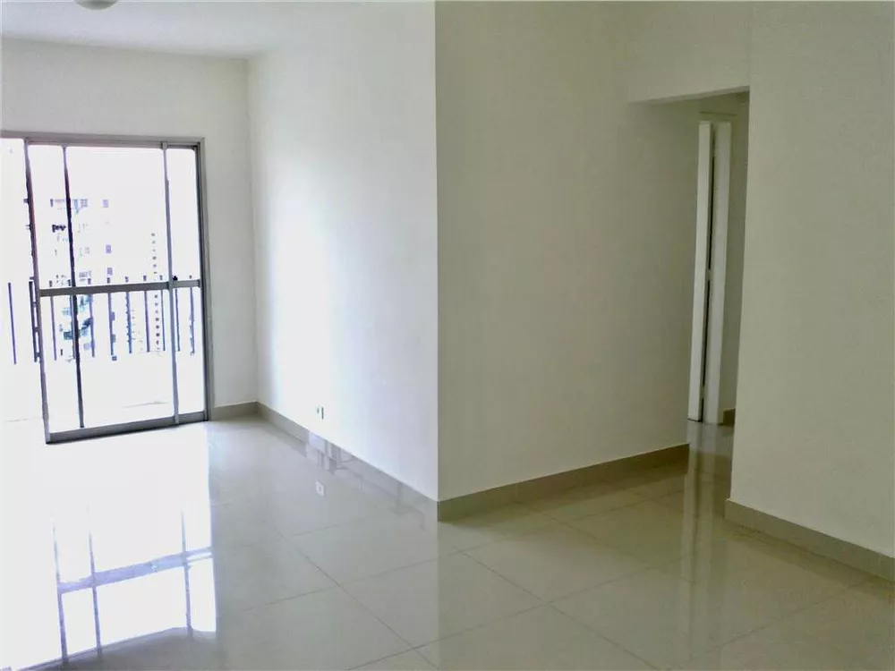 Apartamento à venda com 3 quartos, 65m² - Foto 2