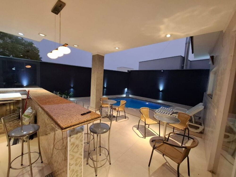 Sobrado à venda com 3 quartos, 222m² - Foto 1