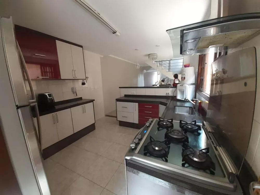 Sobrado à venda com 3 quartos, 230m² - Foto 2