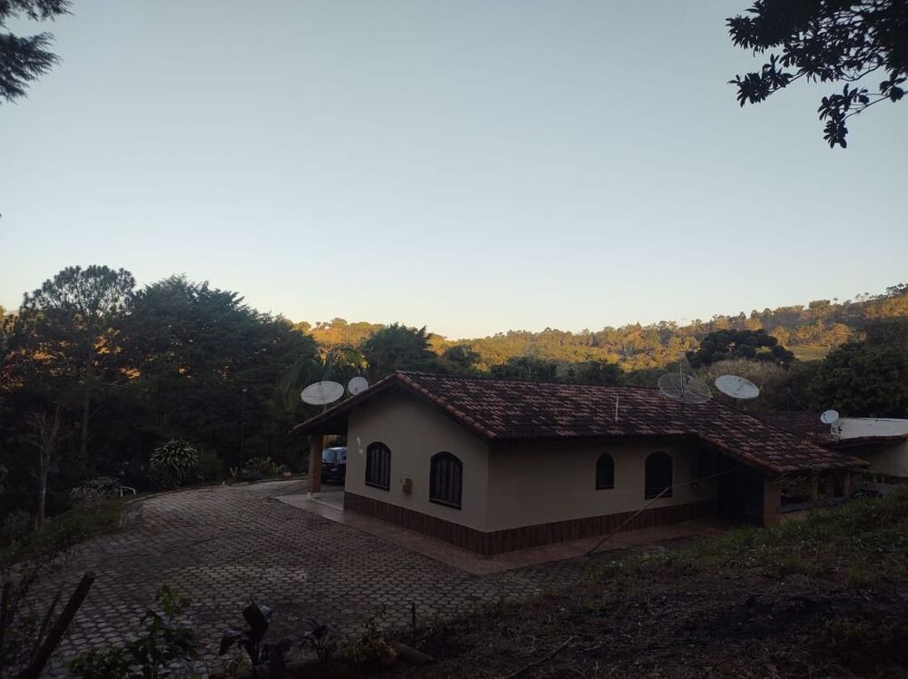 Chácara, 4 quartos, 2442 m² - Foto 1