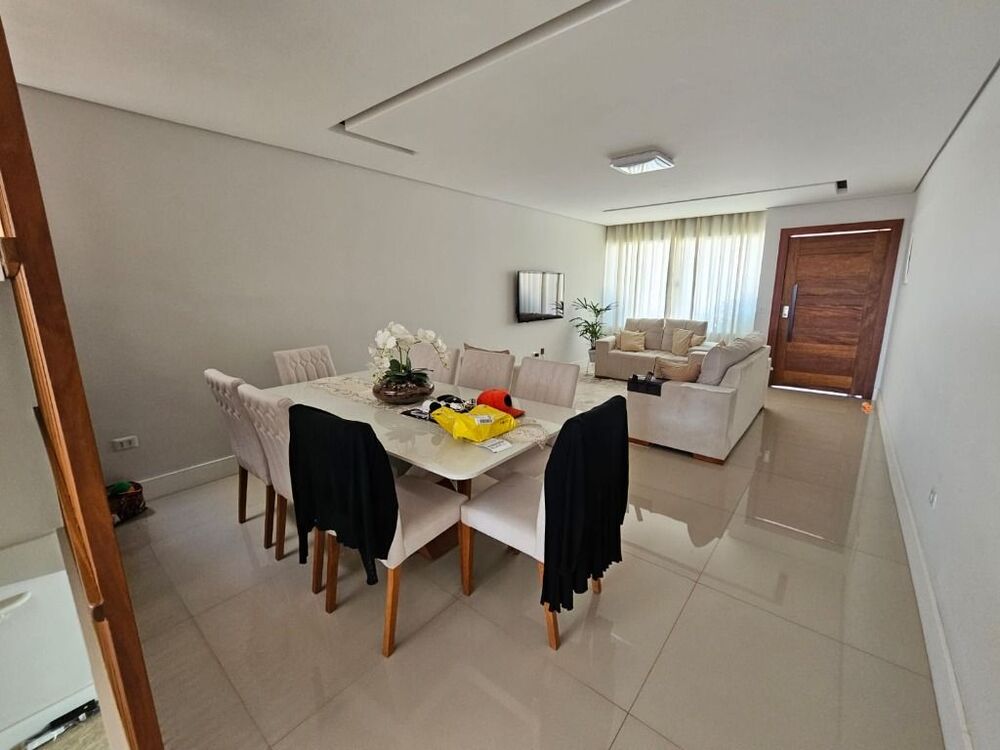 Sobrado à venda com 3 quartos, 223m² - Foto 1