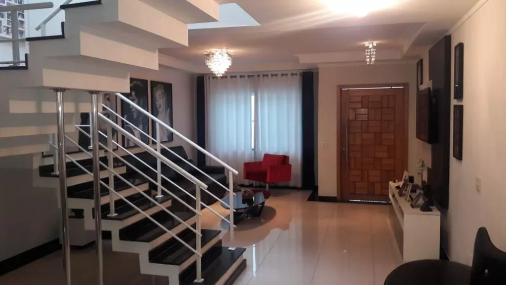 Sobrado à venda com 3 quartos, 240m² - Foto 1