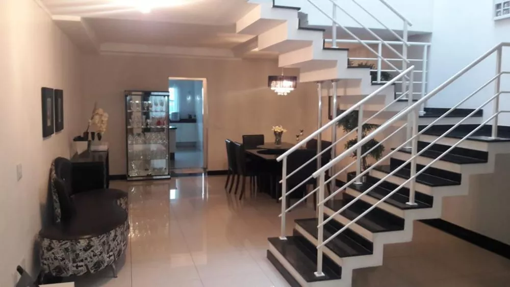 Sobrado à venda com 3 quartos, 240m² - Foto 2