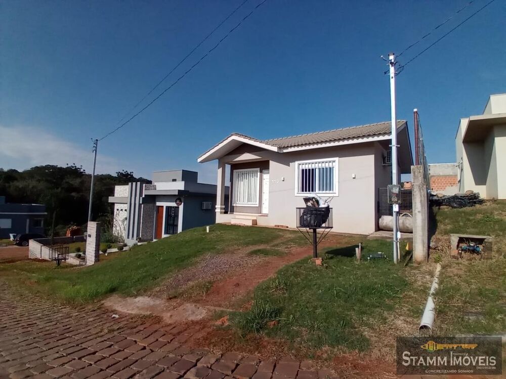 Casa à venda com 2 quartos, 200m² - Foto 1