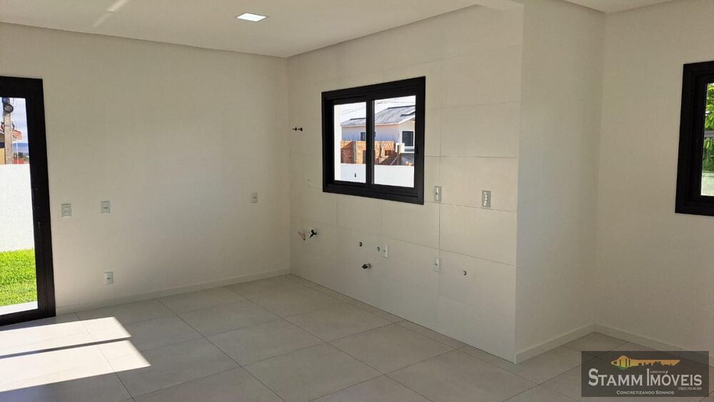 Casa à venda com 3 quartos, 300m² - Foto 2