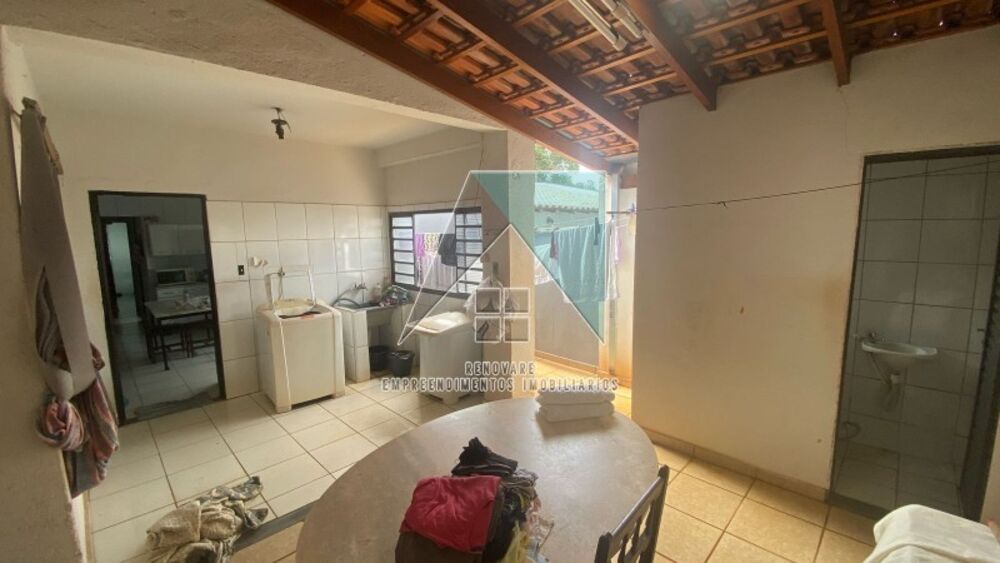 Casa para alugar com 5 quartos, 131m² - Foto 2