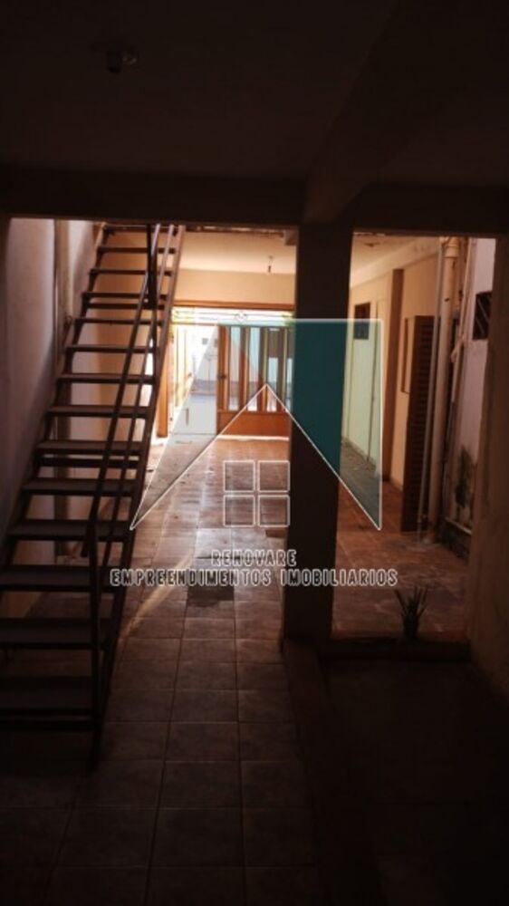 Sobrado à venda com 4 quartos, 303m² - Foto 1