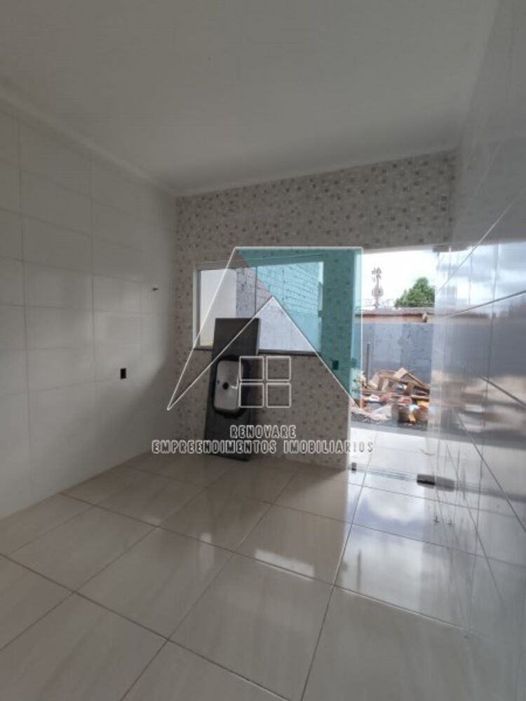 Casa à venda com 2 quartos, 60m² - Foto 2