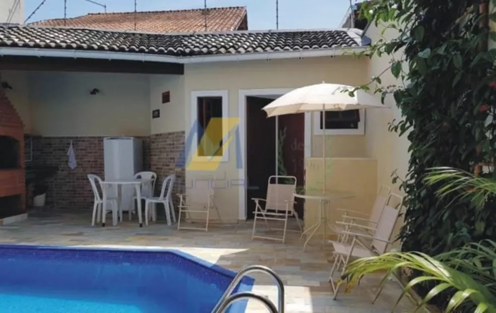 Casa à venda com 3 quartos, 230m² - Foto 1