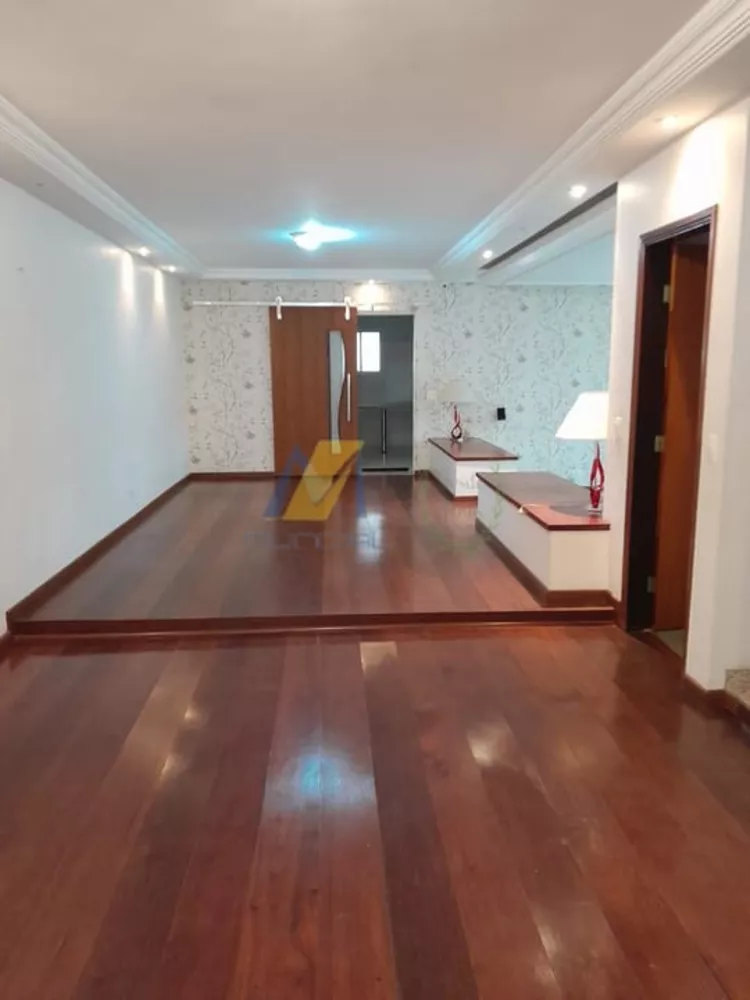 Casa para alugar com 3 quartos, 350m² - Foto 1