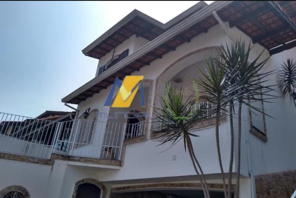 Casa para alugar com 5 quartos, 275m² - Foto 1