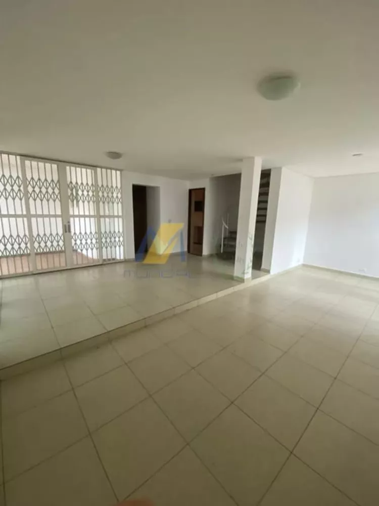 Casa à venda com 4 quartos, 217m² - Foto 4