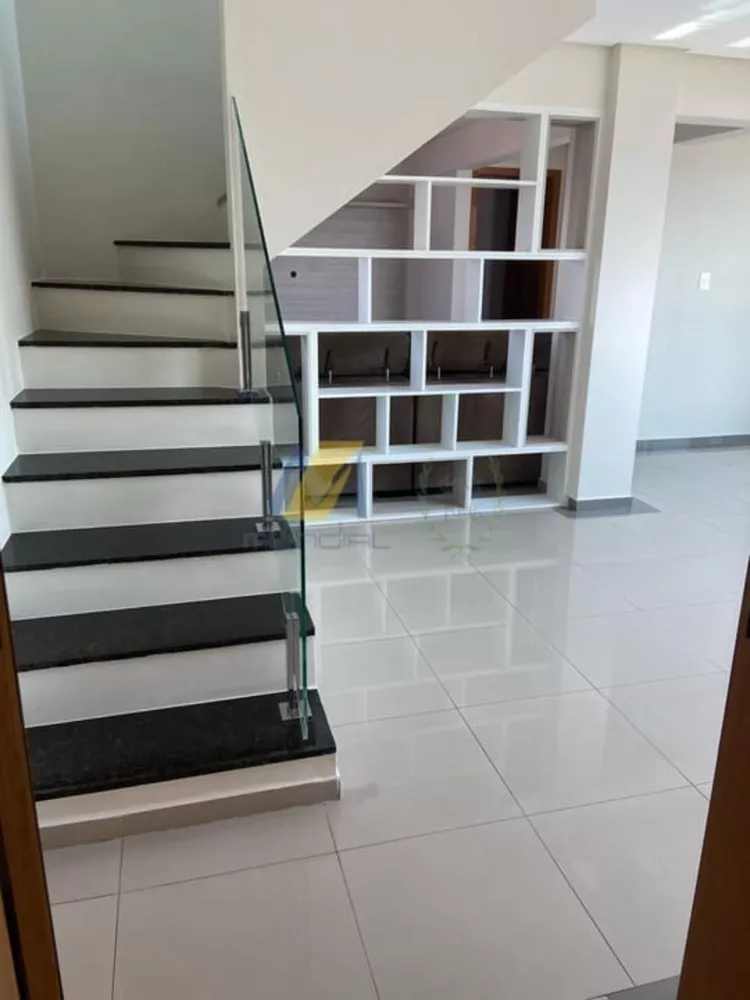 Apartamento à venda com 3 quartos, 166m² - Foto 2