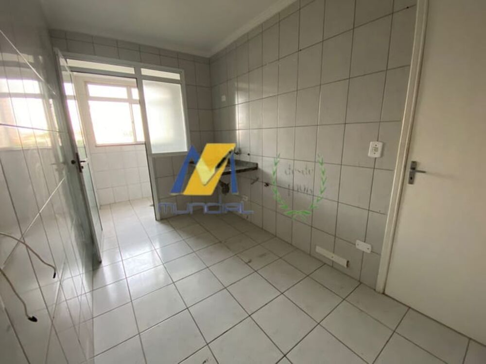 Apartamento à venda com 3 quartos, 70m² - Foto 2