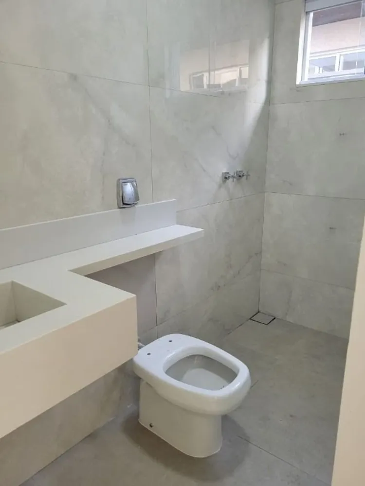 Casa, 4 quartos, 197 m² - Foto 1