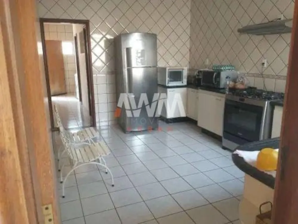Casa, 4 quartos, 188 m² - Foto 1