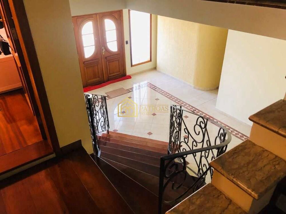 Casa à venda com 5 quartos, 654m² - Foto 2