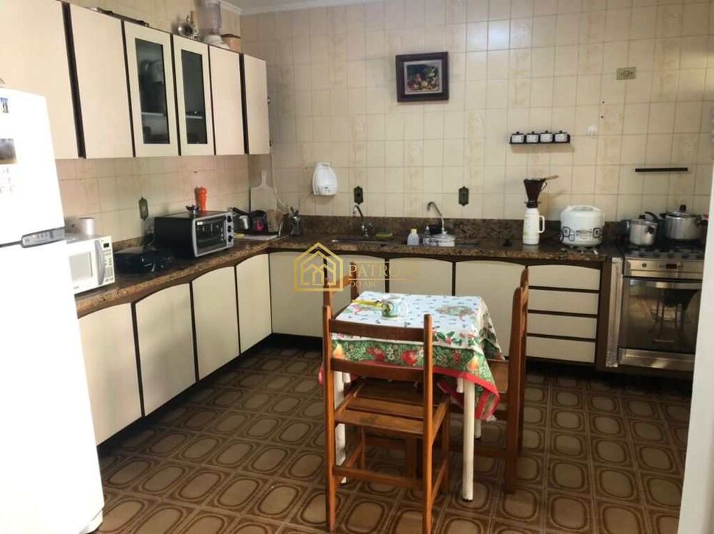 Sobrado à venda com 4 quartos, 232m² - Foto 1