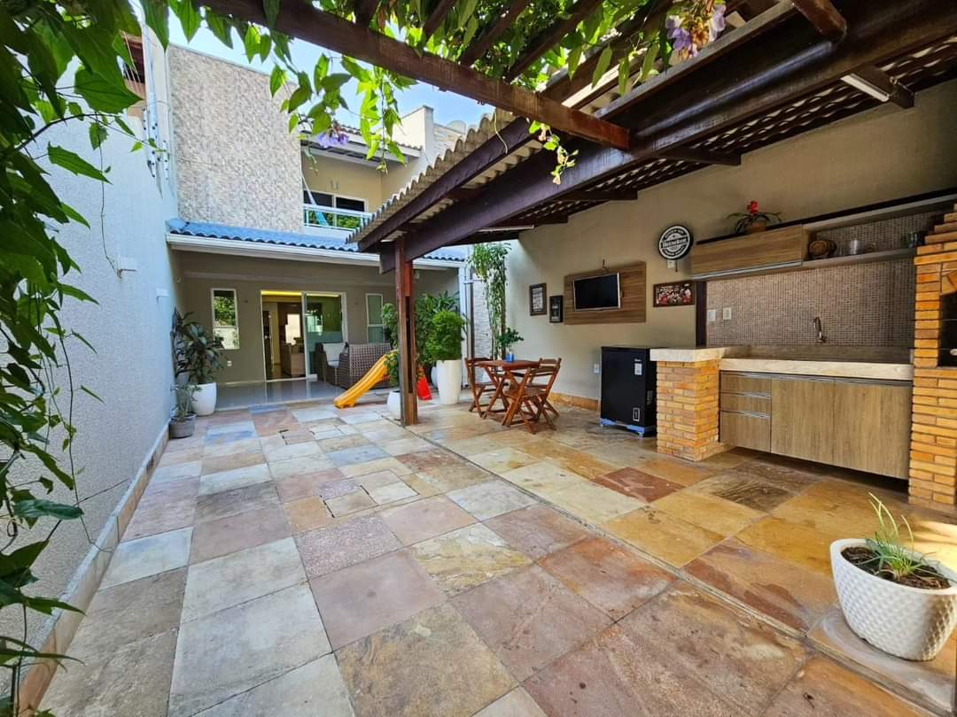 Casa à venda com 3 quartos, 130m² - Foto 1