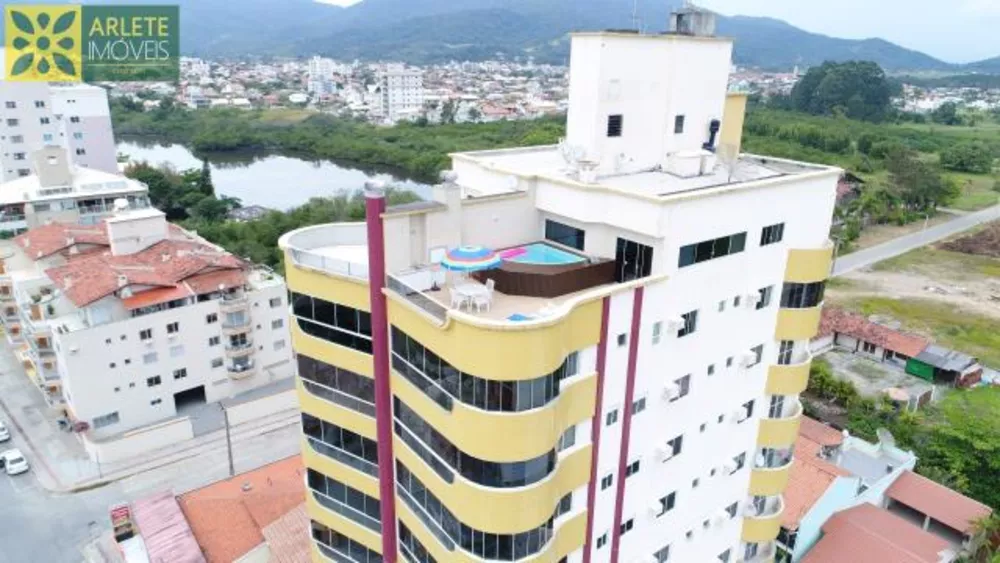 Apartamento à venda com 4 quartos, 272m² - Foto 1