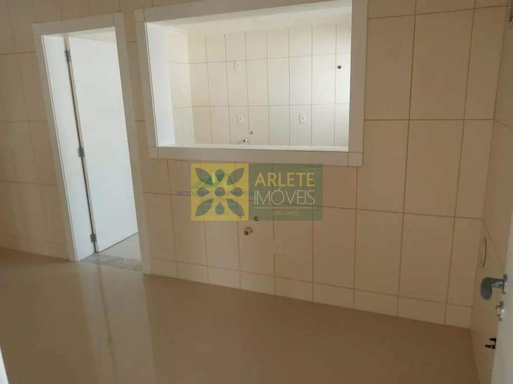 Apartamento à venda com 3 quartos, 180m² - Foto 2