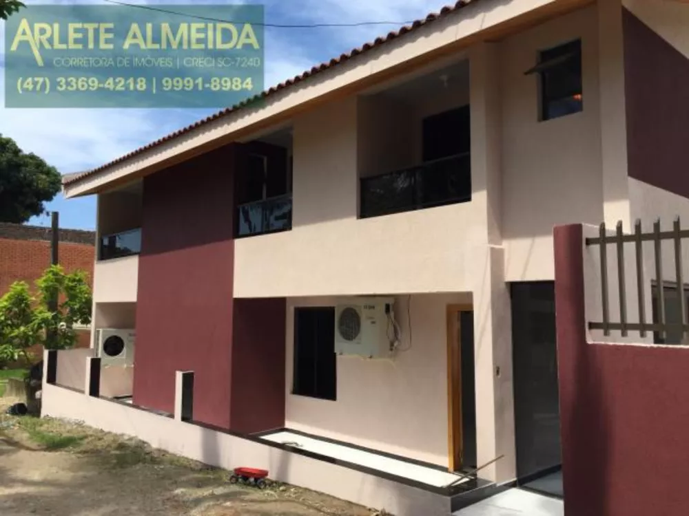 Casa Comercial à venda com 7 quartos, 200m² - Foto 1