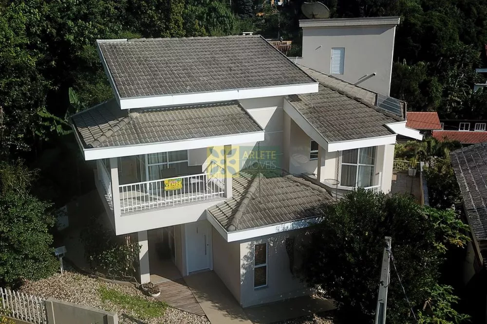 Casa Comercial à venda com 5 quartos, 400m² - Foto 1