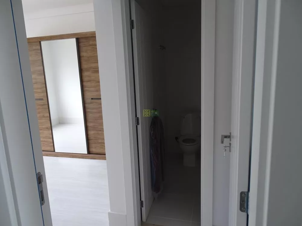 Casa à venda com 4 quartos, 318m² - Foto 2