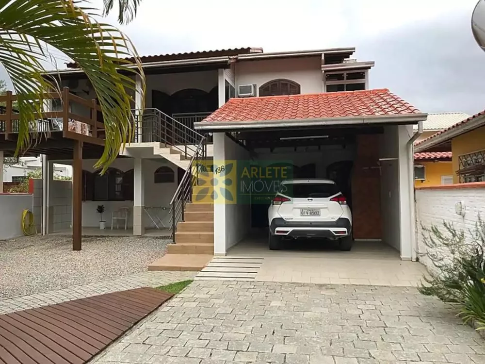 Casa à venda com 5 quartos, 165m² - Foto 4