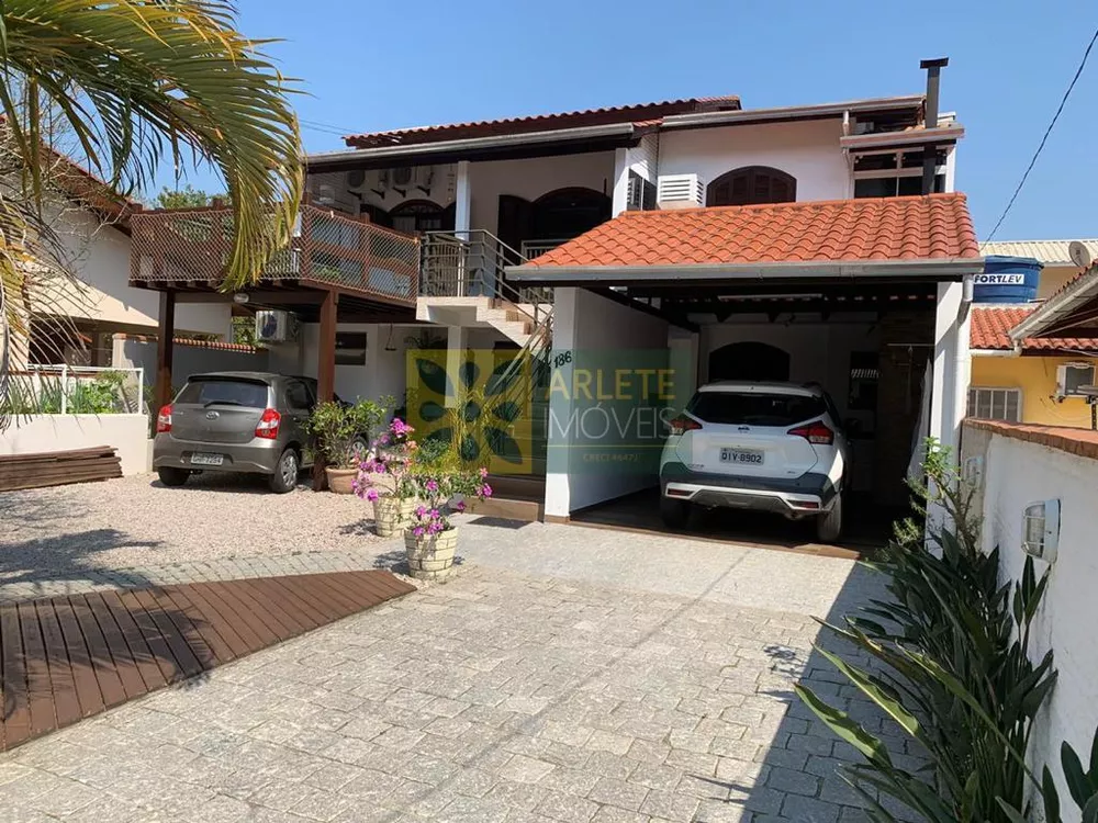 Casa à venda com 5 quartos, 165m² - Foto 1