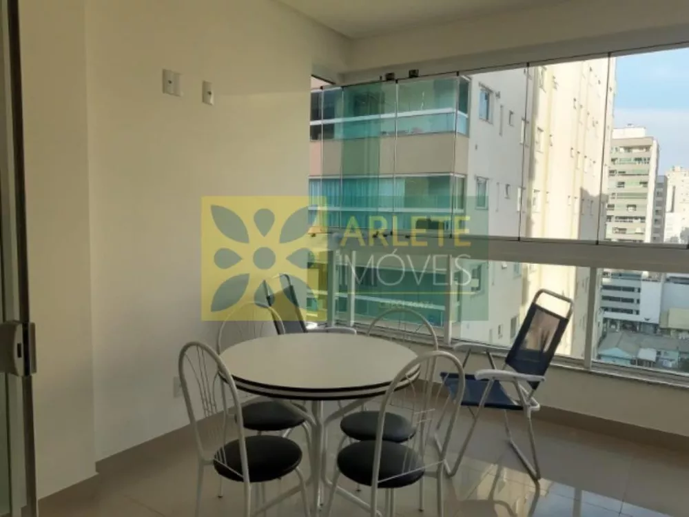 Apartamento à venda com 3 quartos, 130m² - Foto 2