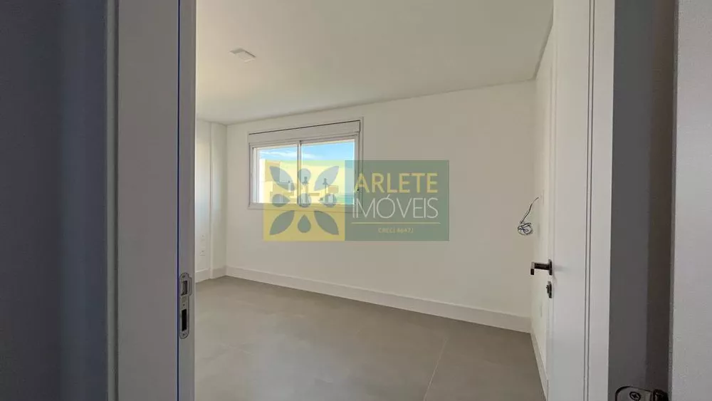 Apartamento à venda com 3 quartos, 157m² - Foto 2