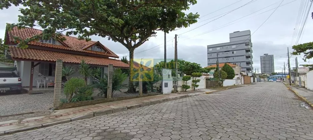 Casa Comercial à venda com 5 quartos, 120m² - Foto 1