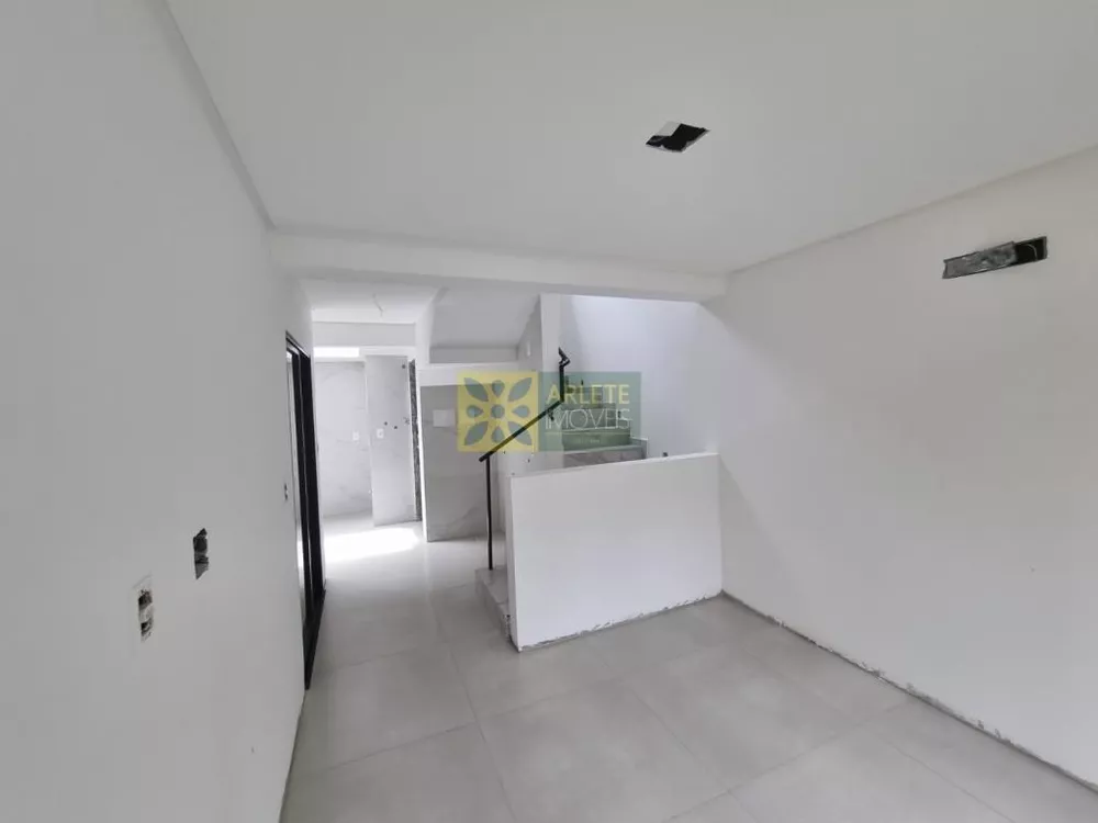 Casa Comercial à venda com 2 quartos, 88m² - Foto 2