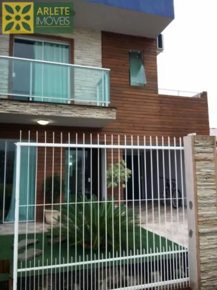 Casa à venda com 3 quartos, 210m² - Foto 1