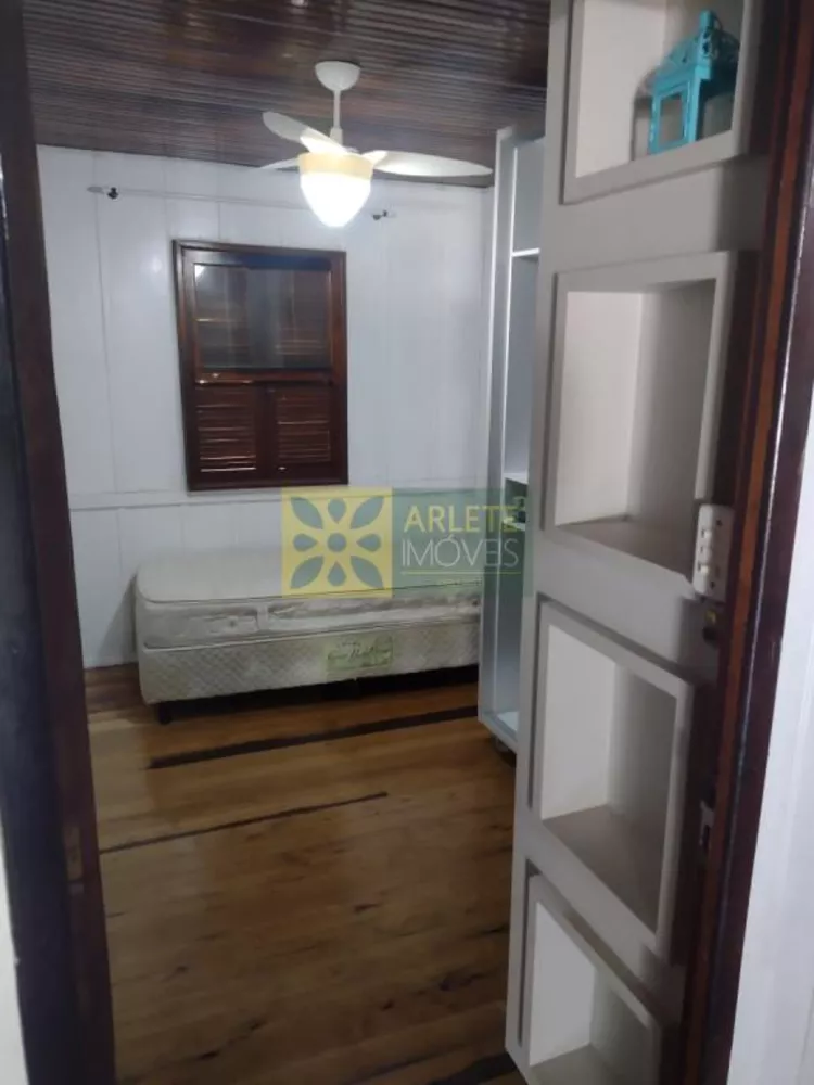 Casa Comercial à venda com 4 quartos, 174m² - Foto 1