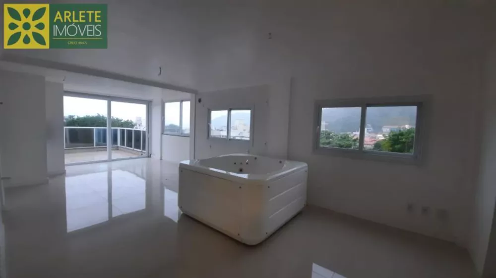 Apartamento à venda com 3 quartos, 156m² - Foto 1