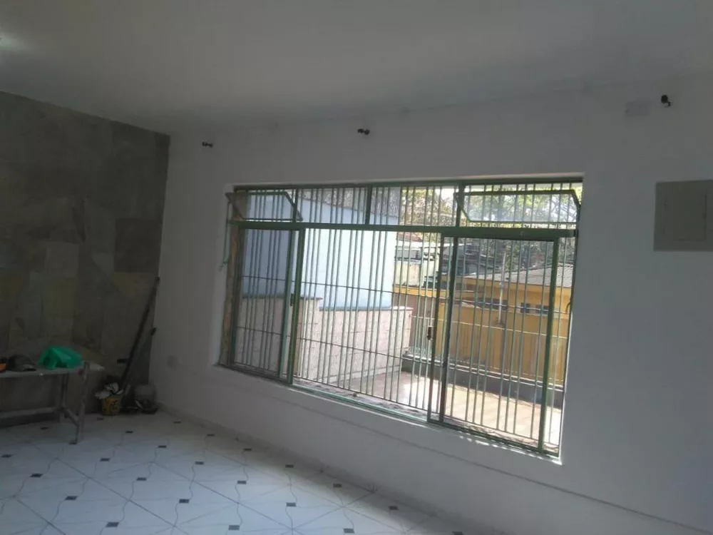 Sobrado à venda com 3 quartos, 200m² - Foto 2