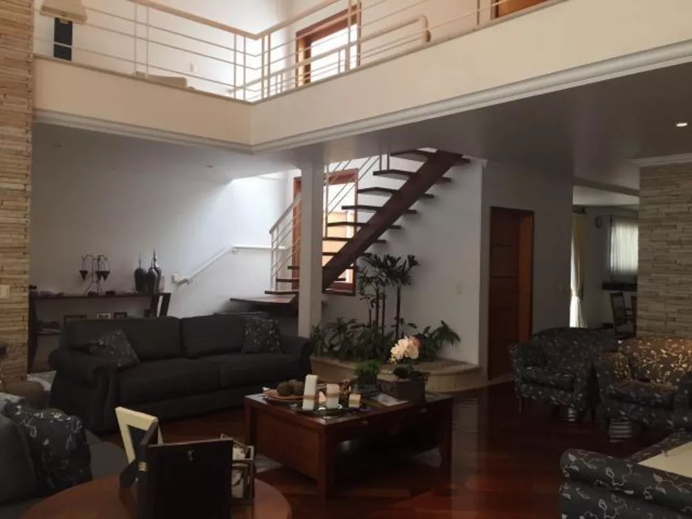 Casa à venda com 4 quartos, 650m² - Foto 2